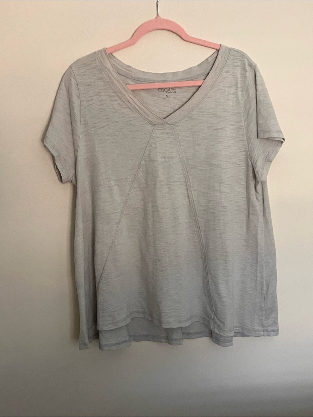 Escape Women's V-Neck Short Sleeve Tee in Light Gray